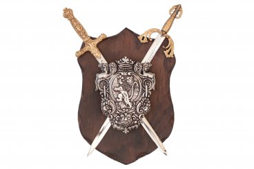 Panoply mit Wappen und 2 Schwertern
