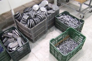 Pezzi preparati per dare un bagno elettrolitico