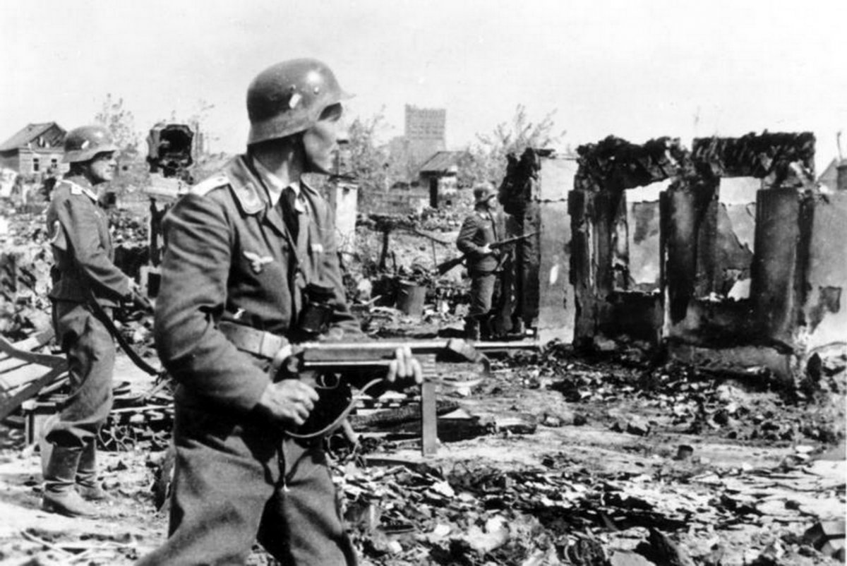 Soldado alemán con una MP-40 durante la ya lejana batalla de Stalingrado.