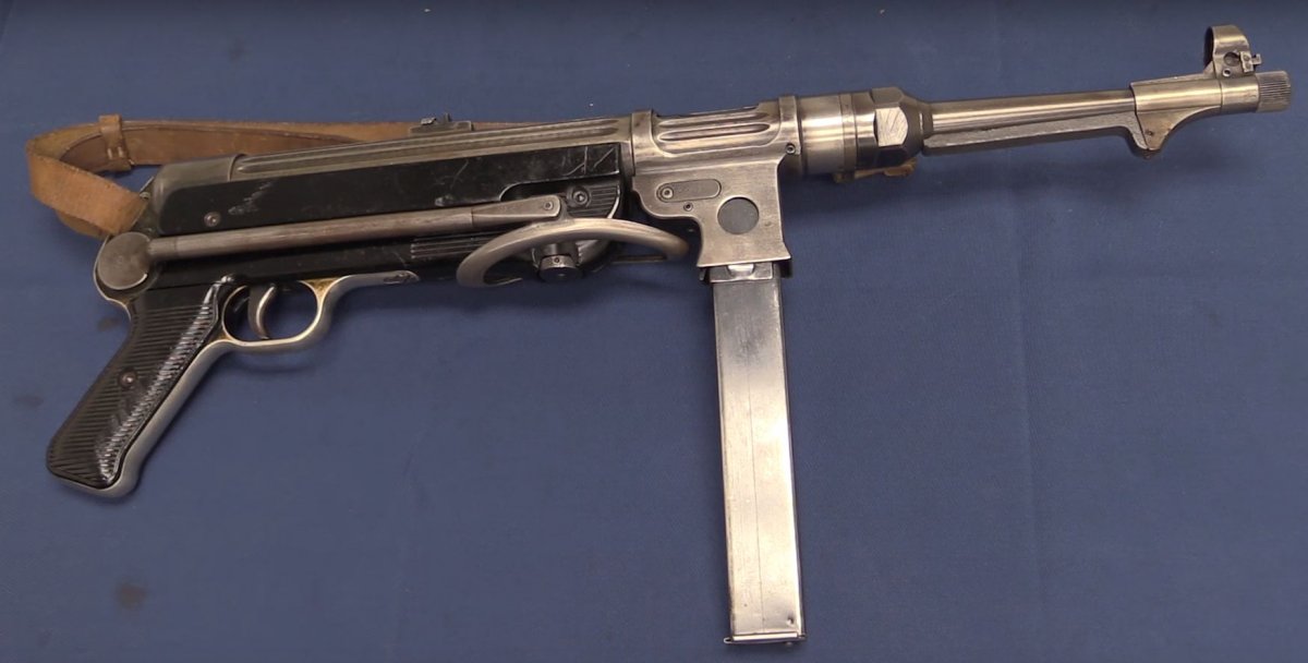 MP-38. Modelo predecesor del subfusil MP-40.